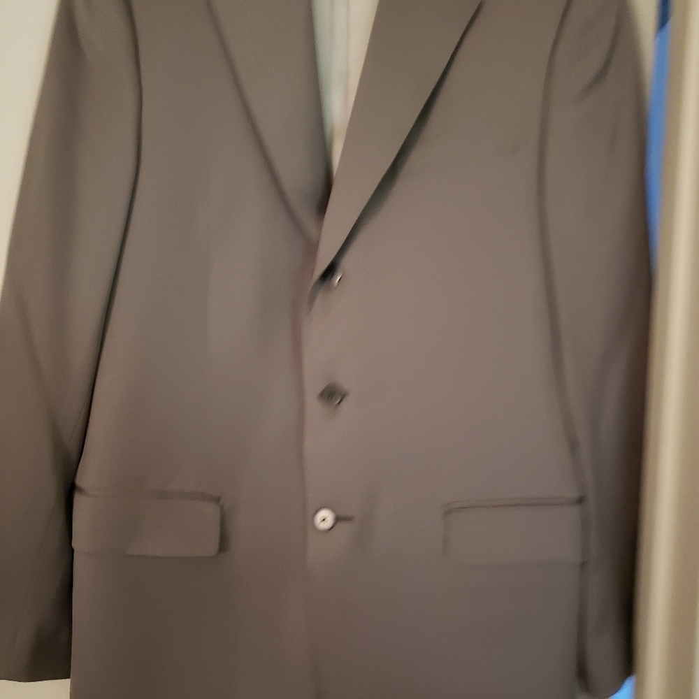 Mens olive green 2 piece suit. 100 % wool.